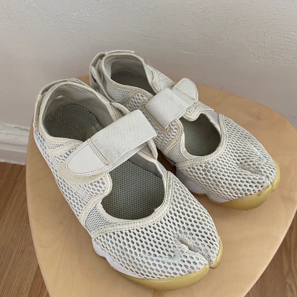 Nike White Tabi Air Rifts